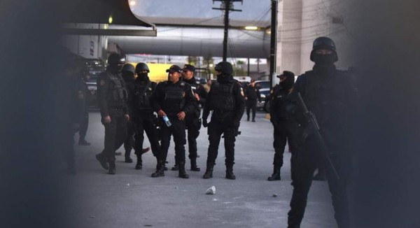 Un bar y lujosas celdas son hallados en penal mexicano donde 49 murieron en motín