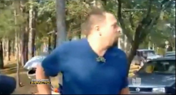 Mujer policía es brutalmente golpeada por un hombre en Brasil