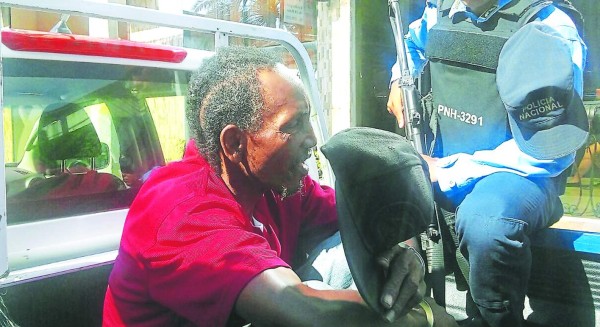 Dos hombres forcejearon con estadounidense antes de matarlo dentro de un hotel de SPS