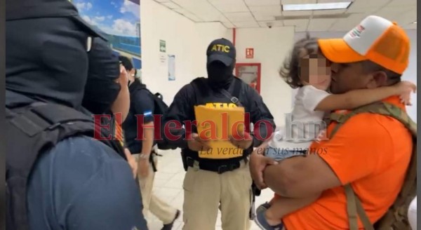 Llegando de una gira política y con su hija en brazos: así fue la captura de Santos Orellana