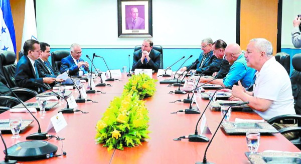 Directivos del Congreso Nacional y Cohep hablan sobre nuevas leyes