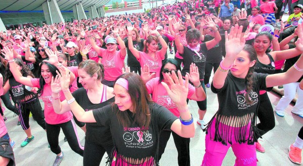 Celebran Mega carnaval rosa en Tegucigalpa