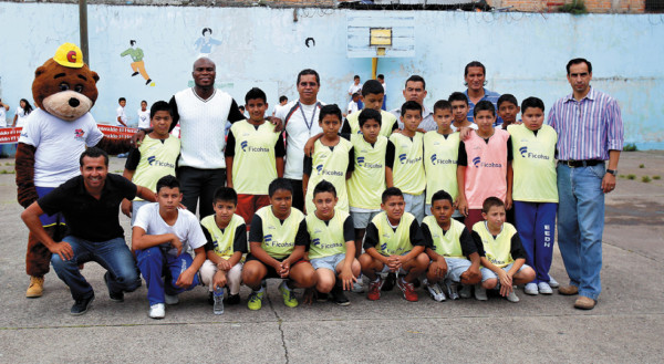 Con broche de oro sellan jornada de reciclaje