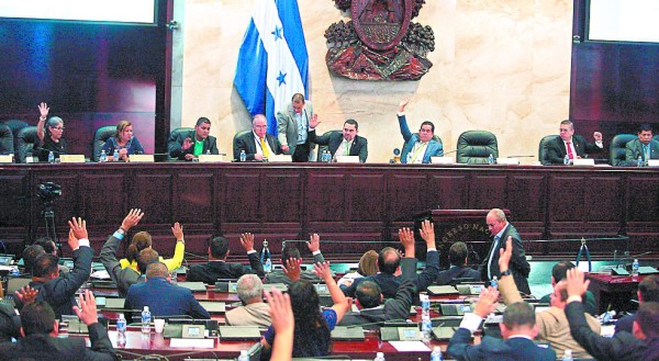 Sigue en pie ajuste salarial para diputados