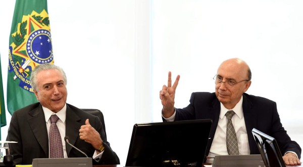 Temer comienza a pilotear Brasil con pronóstico de turbulencia