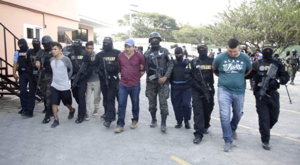 Armas, fajos de billetes y drogas: los decomisos a banda 'El Cosme'