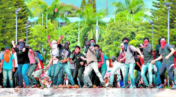 Rectora: No eran estudiantes, fueron traídos por el FNRP