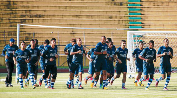 Suárez ya tiene su 11 para enfrentar a México