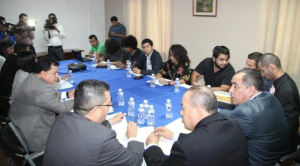 Comisión especial se reúne con miembros del MEU