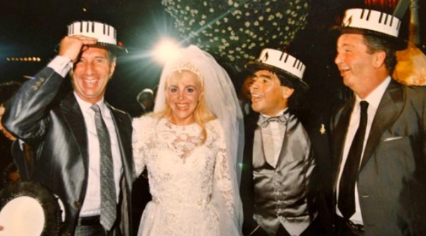 Salen a la luz fotos de la extravagante boda de Maradona y su primera esposa Claudia Villafañe