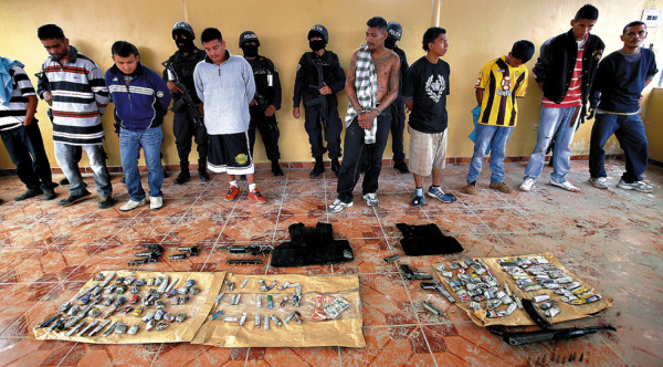Redada de mareros con armas y drogas