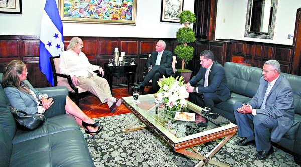 Más de 100 organizaciones de la sociedad civil a la mesa de diálogo