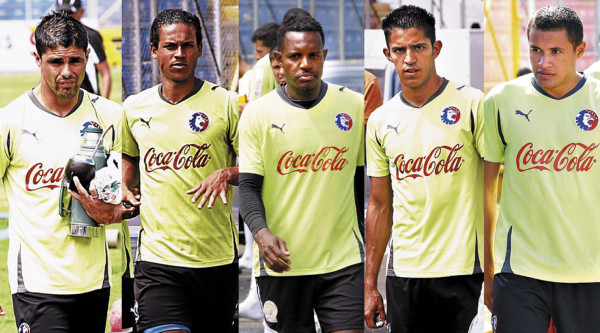 El gran dilema de Tosello, armar la delantera del Olimpia...