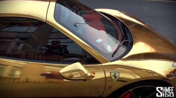 VIDEO: Ferrari dorado deslumbra en Londres