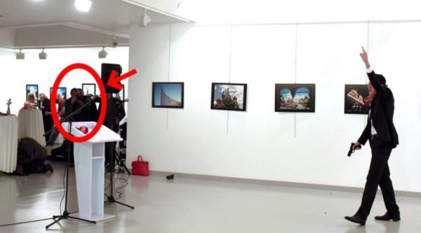 Fotógrafo de AP atestigua asesinato del embajador ruso