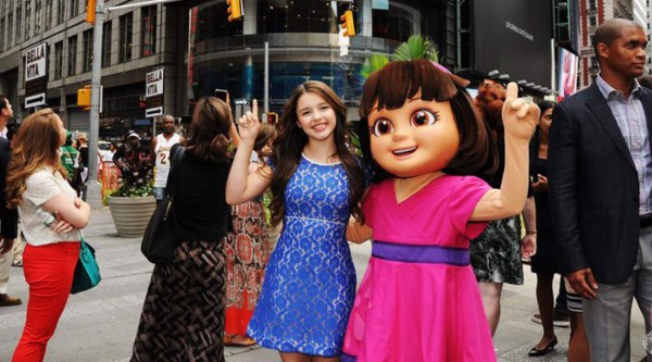 Fátima Ptacek la voz detrás de 'Dora, la exploradora”