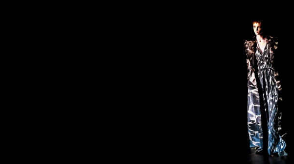 Glamuroso inicio de Mercedes-Benz