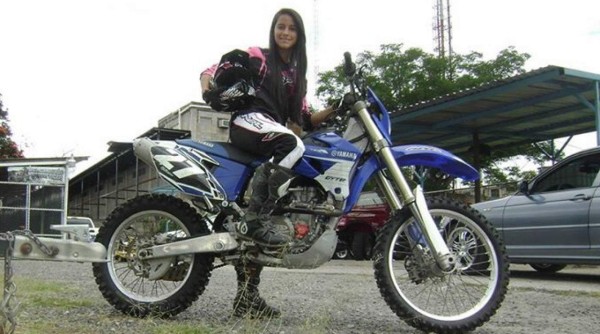 Michelle Bracamontes, la bella chica del clima en TV Azteca Honduras