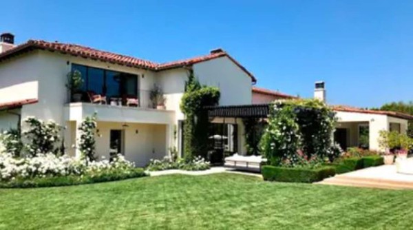 La mansión que Khloé Kardashian puso a la venta por 18 millones de dólares