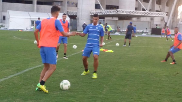 Jorge Luis Pinto afina su 11 para el debut ante Argelia