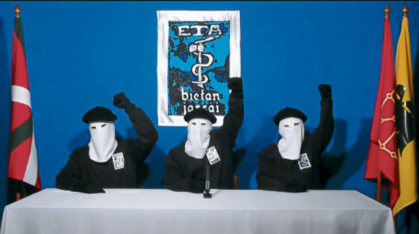 ETA ofrece su disolución a cambio de diálogo