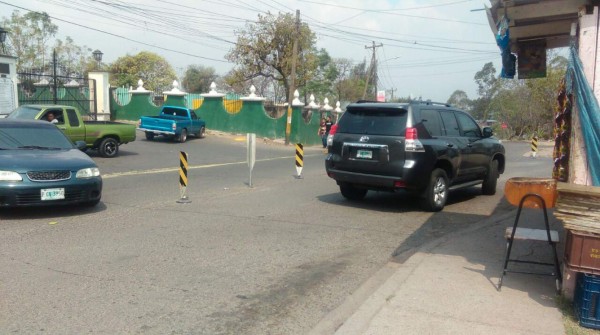 Prohibido girar en 'u' en calle que conduce hacia la Aldea Suyapa