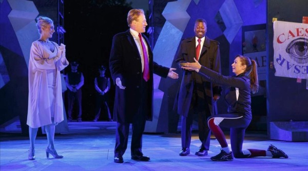 Un 'Julio César' muy parecido a Trump siembra polémica en Nueva York