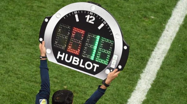 FOTOS: Cambios, tarjetas y VAR: Así han sido los cambios de reglas en el fútbol