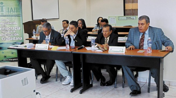 Contrato del RNP que cede base de datos es 'ambiguo”