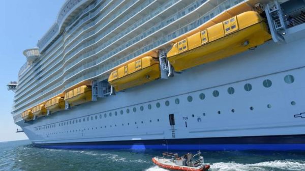 Un muerto y cuatro heridos en accidente en el barco más grande del mundo
