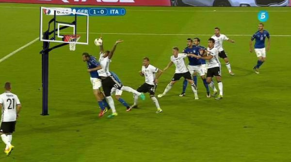 Los memes que surgieron tras el penal a favor de Italia