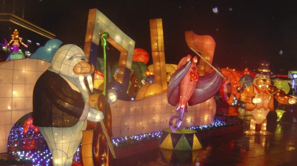 Colorido festival cautiva a millones de visitantes