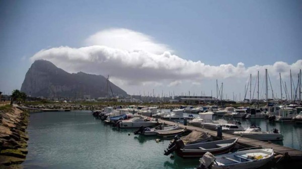 FOTOS: En Gibraltar se despiden de las mascarillas y disfrutan vacunación masiva