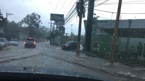 Lluvias dejan graves daños en la capital hondureña