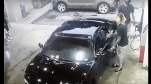 EE UU: Discusión se convierte en lluvia de balas en una gasolinera