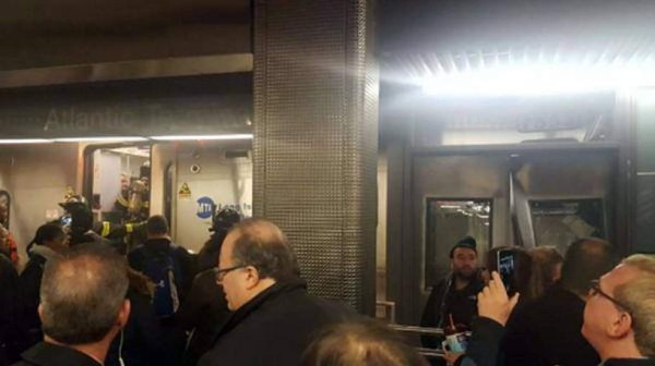 Estados Unidos: Al menos 102 heridos tras descarrilarse un tren suburbano en Brooklyn