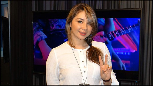 Daniela Luján luce irreconocible