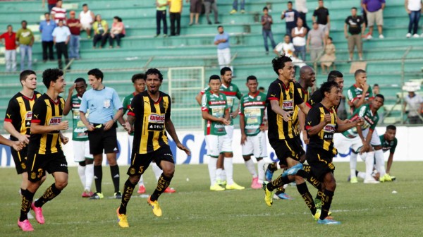 Real España vence en penales a Marathón y pasa a semifinal