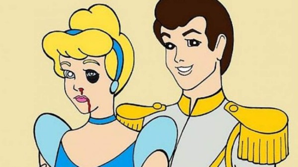 Homero Simpson golpea a Marge y Superman a la Mujer Maravilla