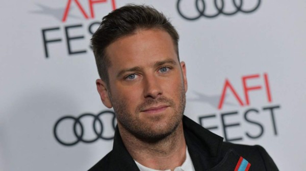 Los inquietantes mensajes de Armie Hammer, actor acusado de violación y canibalismo