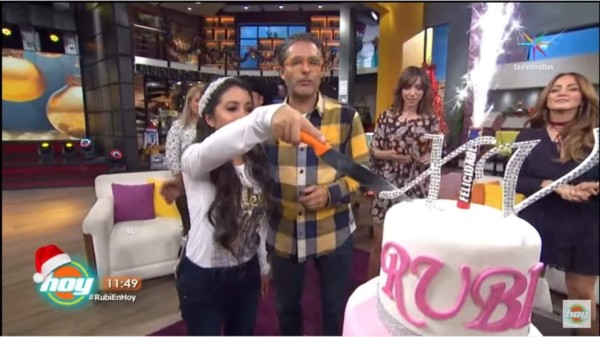 Video: Televisa le hace una tentadora oferta a la quinceañera Rubí