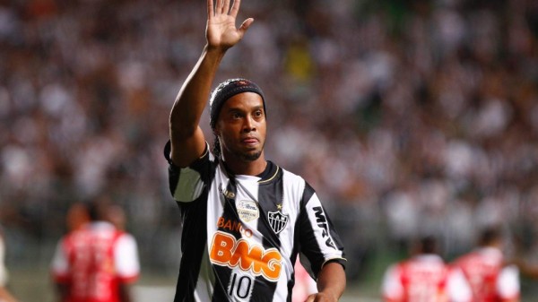 Ronaldinho Gaúcho sale del Atlético Mineiro, su futuro es desconocido