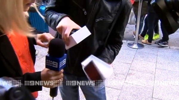 Compra iphone 6 y se le cae de la emoción