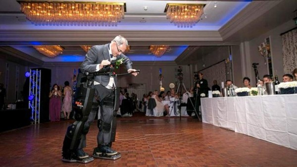 Un tetrapléjico logró mantenerse de pie en la boda de su hija&nbsp;&nbsp;