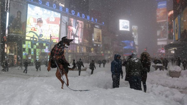 Las imágenes más impactantes de la potente nevada en Estados Unidos