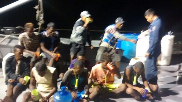 Fuerza Naval de Honduras rescata a 10 náufragos