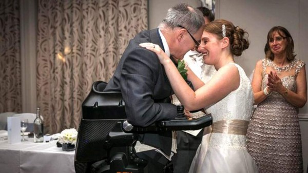 Un tetrapléjico logró mantenerse de pie en la boda de su hija&nbsp;&nbsp;