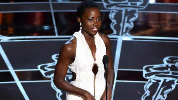 Ladrores devolvieron el vestido de Lupita Nyong'O