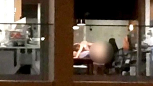 Los 'cachan' en la oficina