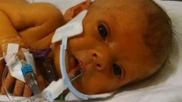 La conmovedora ayuda de las redes sociales a un padre que lloraba la muerte de su bebé